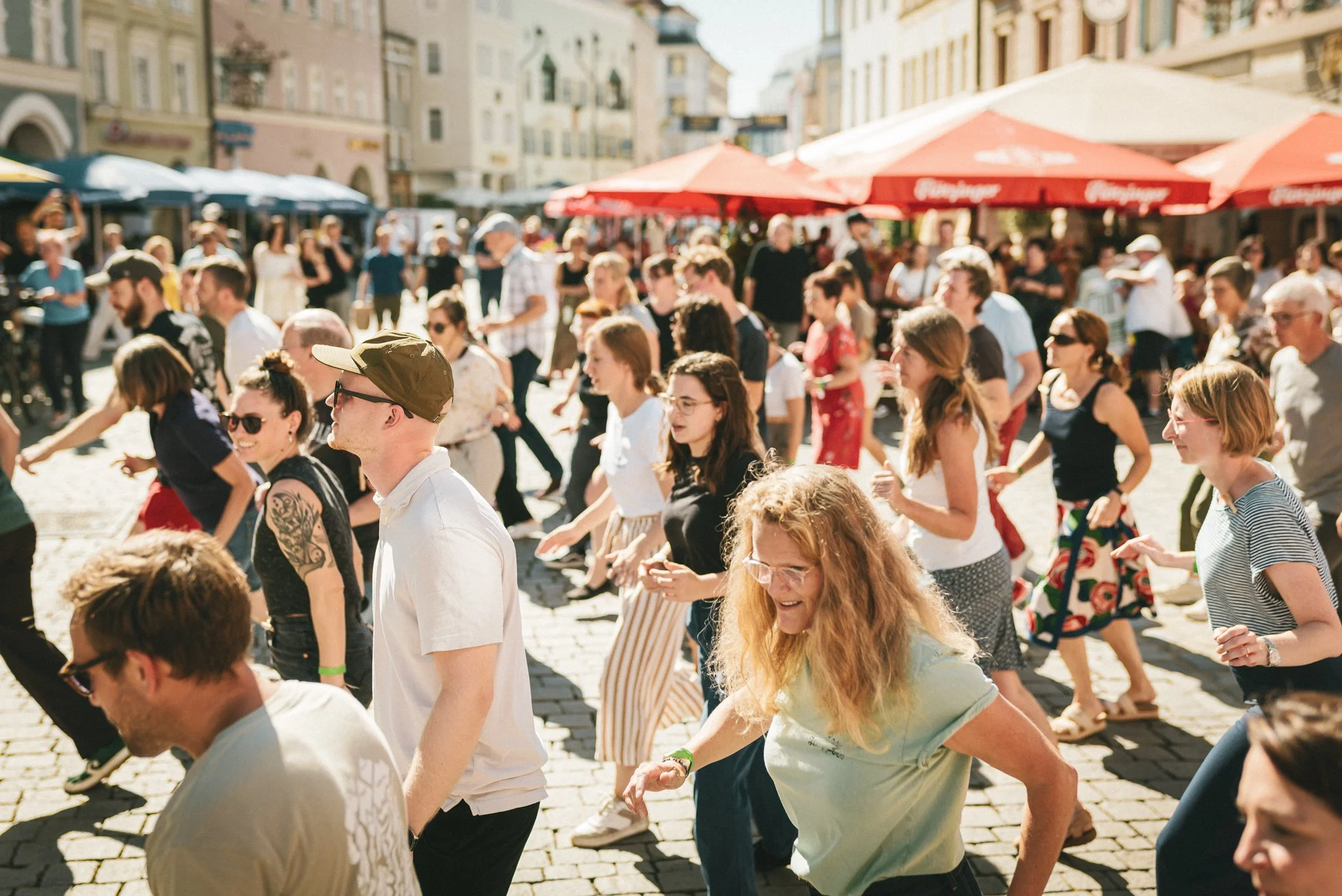 Web_107rosyhoppers-outdoor-voller-platz Ida.jpg