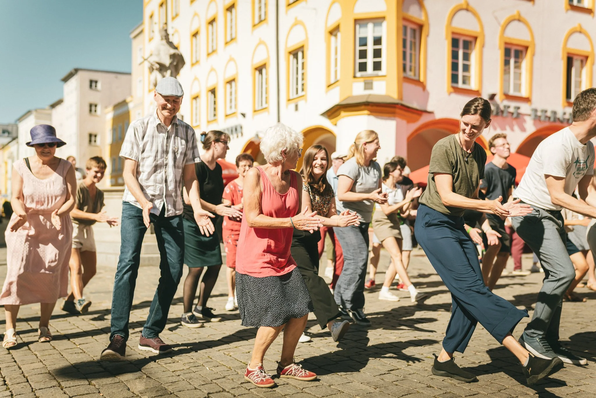 Web_111rosyhoppers-flashmob-diversity-outdoor Ida.jpg