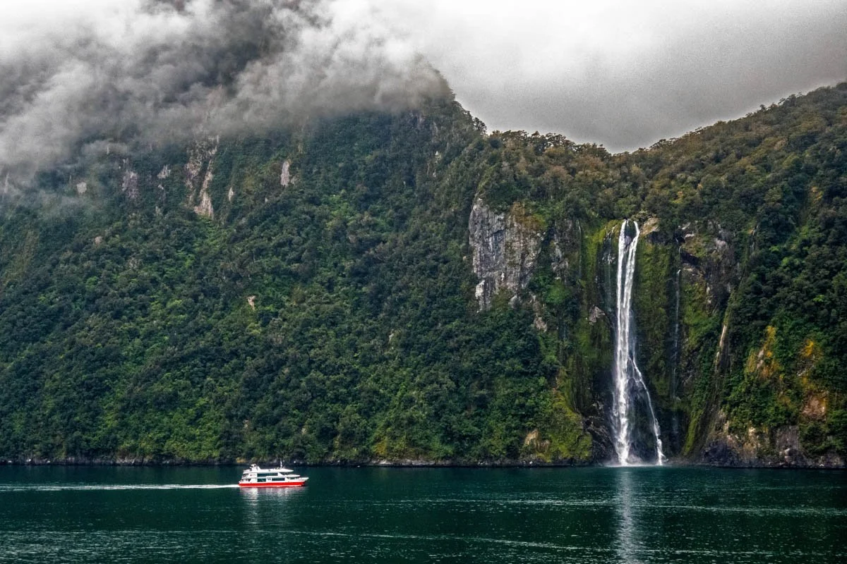 MILFORD SOUND CASCADE.jpg