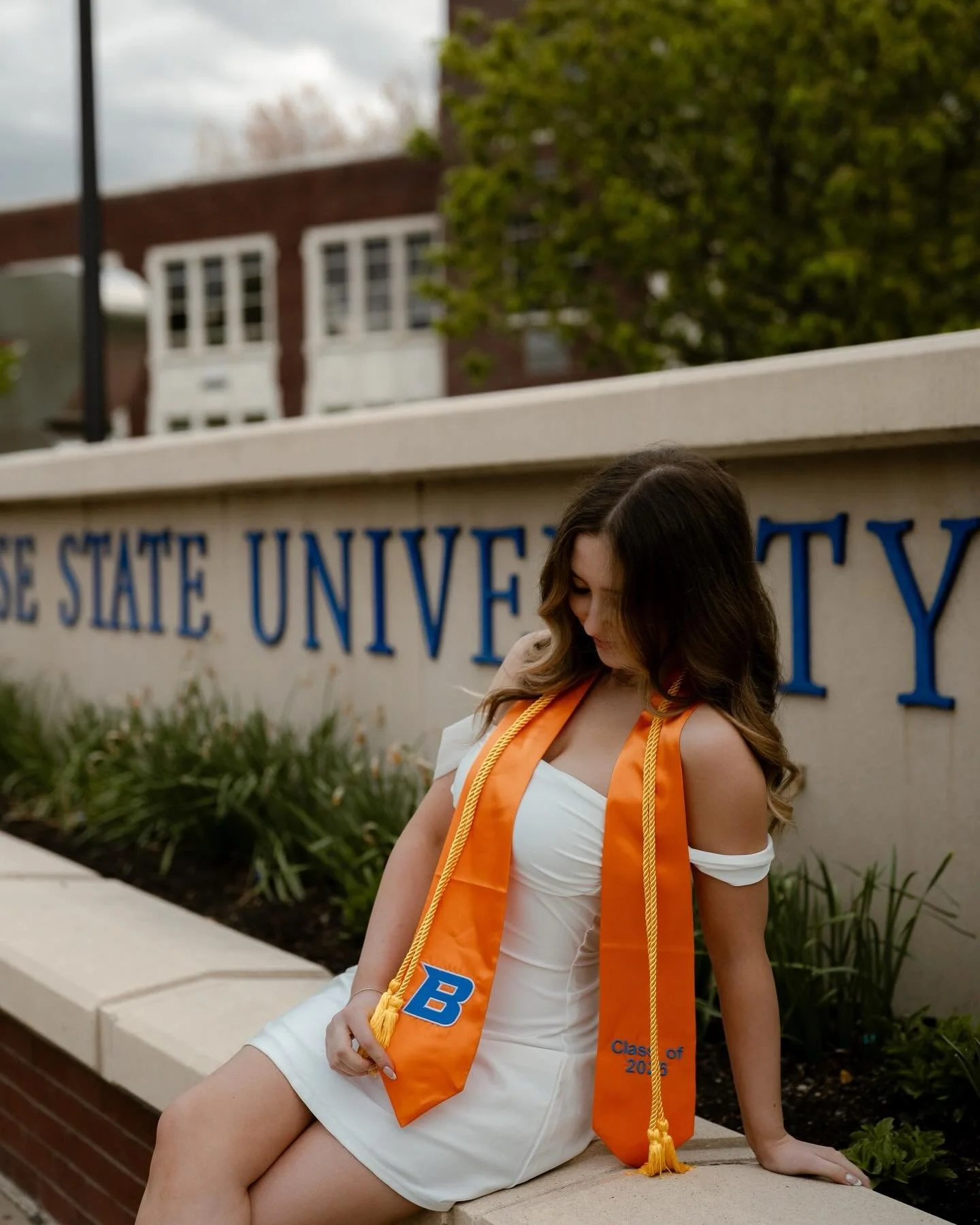 Finally getting back into the swing of things and got to do my first shoot of the year with a good high school friend, Emory 🥹 I&rsquo;m so proud of her and can&rsquo;t wait to see what she accomplishes next 🫶
-
-
#bsugrad #boisephotographer #boise