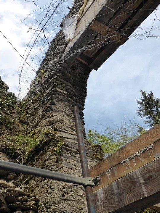 Restoration of an ice house near Pradelles-Cabardes.