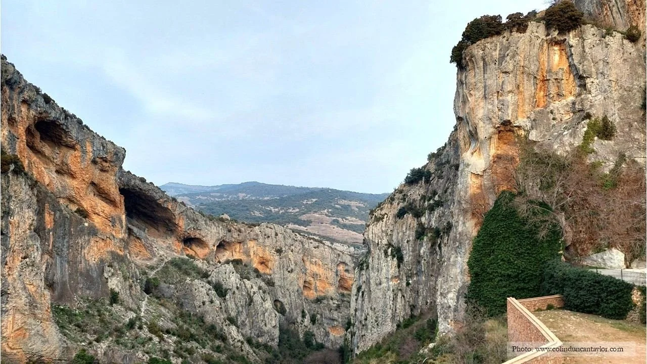 Looking down into the Vero canyon from Alquézar.