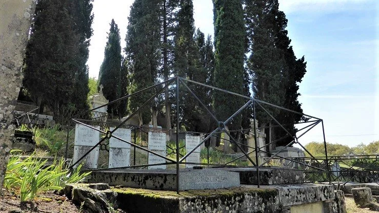 WHERE THREE FRENCH GENERALS REST IN PEACE / How many generals are buried in your local graveyard? I found three in mine, all from the same family! I did not discover my three General Reys while wandering among the grandiose funerary monuments in the 