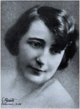 Photograph of poet Louisa Paulin.
