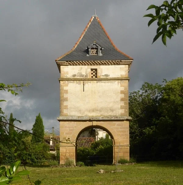 Pigeonnier on arcades at Saint Pierre-de-Conils.