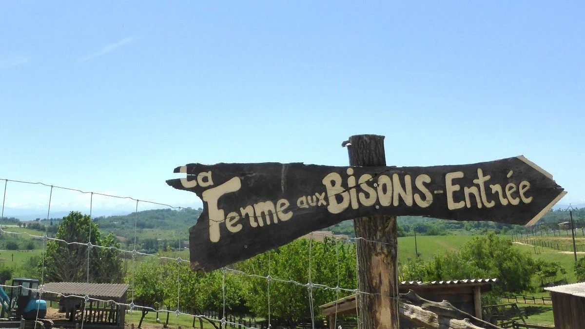 A signpost at La Ferme aux Bisons.