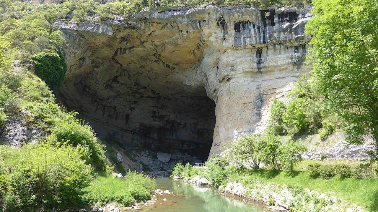 The vast upstream/main entrance to the Grotte de Mas d’Azil.