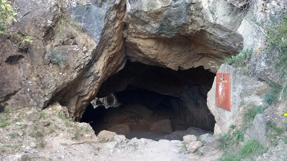 This cave/tunnel is the main entrance to a hillside protected by four castles above Lastours.