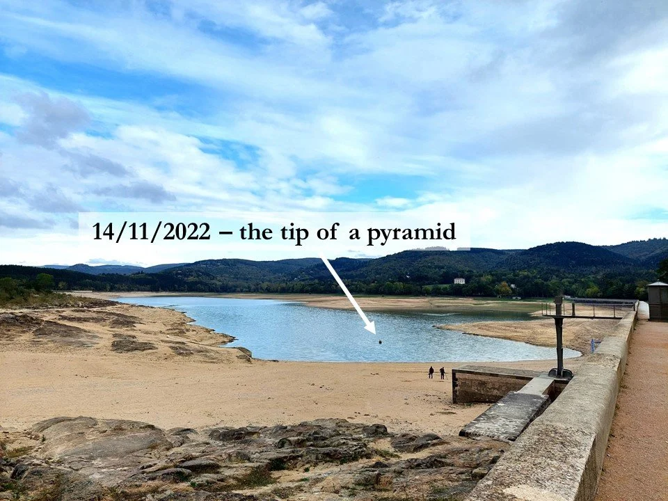 In 2022, the reservoir of Saint-Ferréol was partially drained for maintenance works. Here, the receding waters are revealing the tip of a mysterious object in the lake.