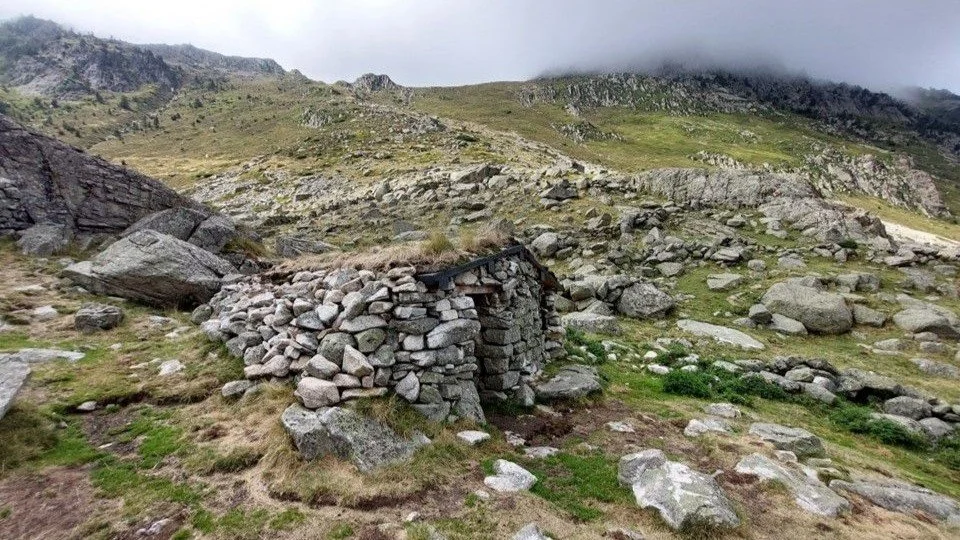 THE RUINS OF LIANTRAN: DISCOVER ONE OF THE OLDEST PASTORAL SETTLEMENTS IN THE PYRENEES / Liantran has been used by shepherds for around 7,000 years, and it was surveyed by archaeologists for the first time in 2018. What they discovered makes Liantran