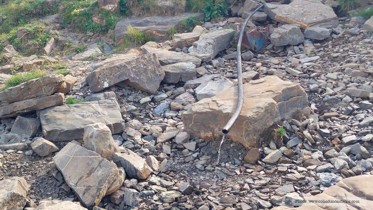 Picture showing the trickle of water that flows from the Spring of Contention.