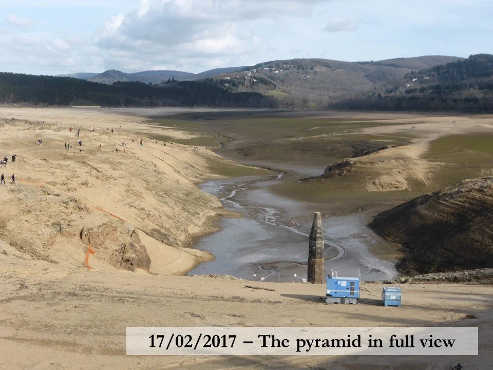 In 2017, the reservoir of Saint-Ferréol was fully drained, revealing an obelisk that once served as a depth guage.