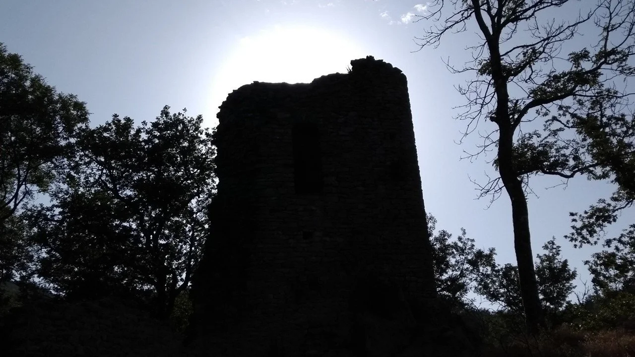 A VISIT TO THE CASTRUM DE ROQUEFORT – HOME OF HERETICS, HIDEOUT OF BANDITS / The earliest written reference to the fortified village of Roquefort dates from 1035, and for the next couple of centuries it was the home of the Roquefort family. Walking t