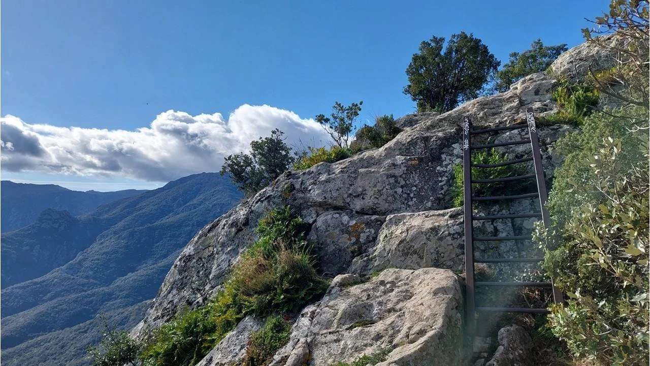 Inside the ruins of the Château d’Ultréra.