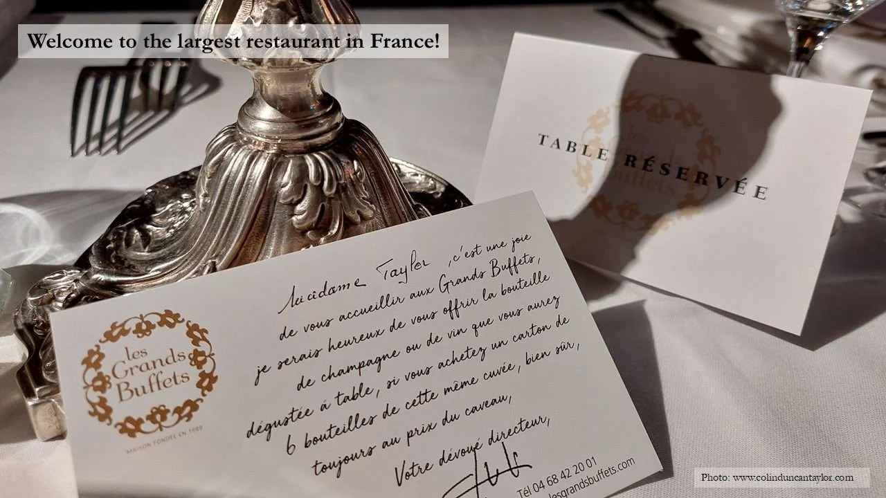 A personalised welcome note on the table at Les Grands Buffets, Narbonne.