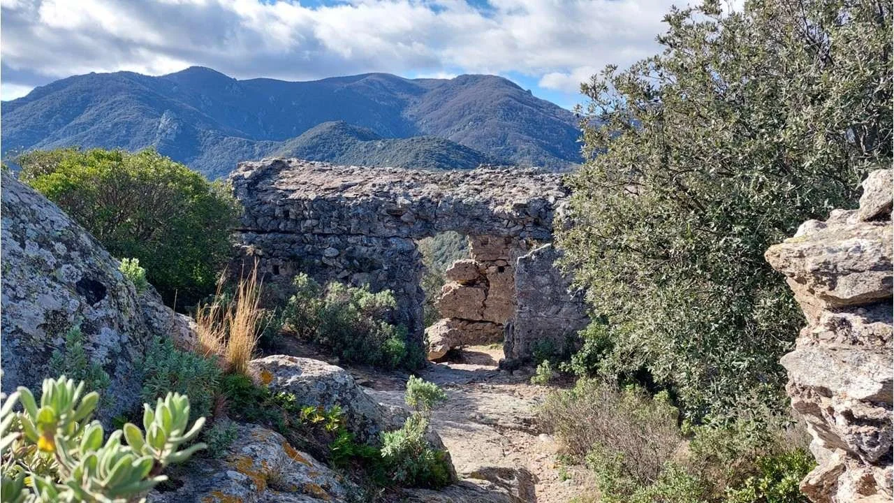 Inside the ruins of the Château d’Ultréra.