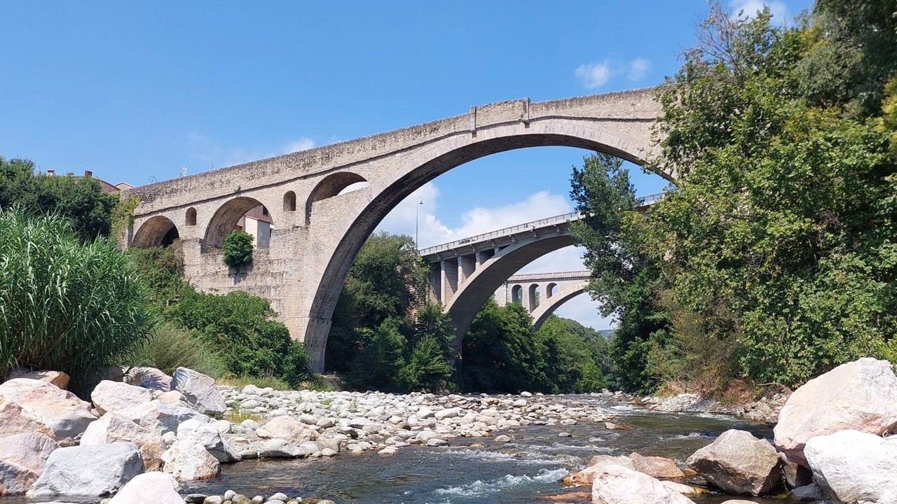 The medieval bridge over the Tech at Ceret and behind it, the more modern road and rail bridges.