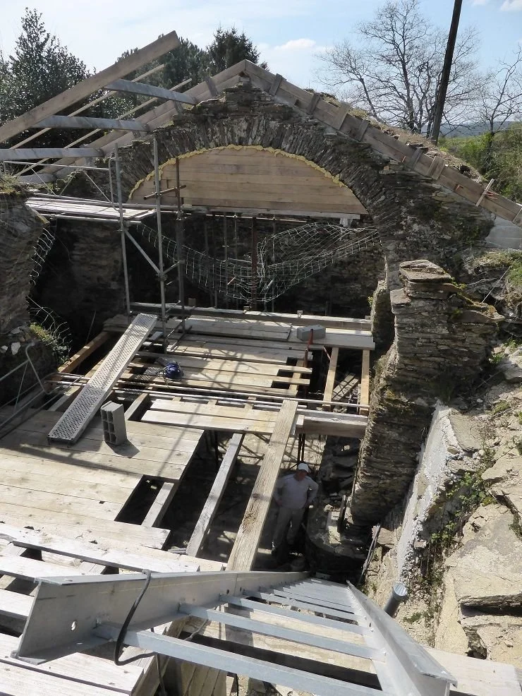 Restoration of an ice house near Pradelles-Cabardes.