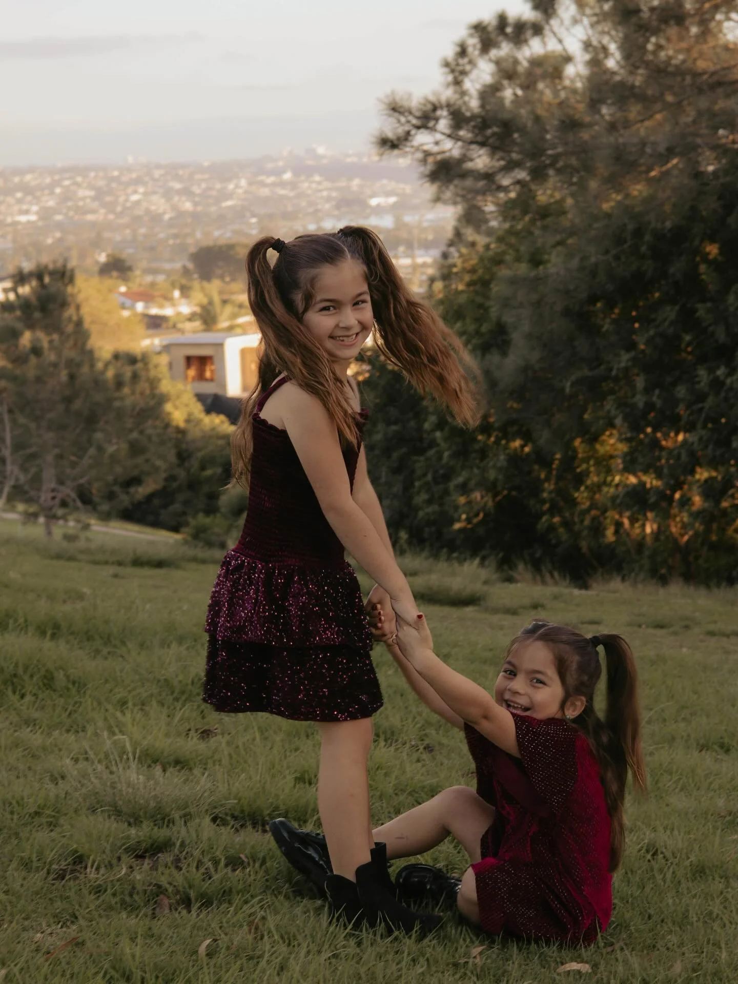 Built-in best friends. ❤️

#holidayminis
#christmasminis
#holidayphotography
#holidayphotoshoot
#seasonalphotography
#holidayportraits