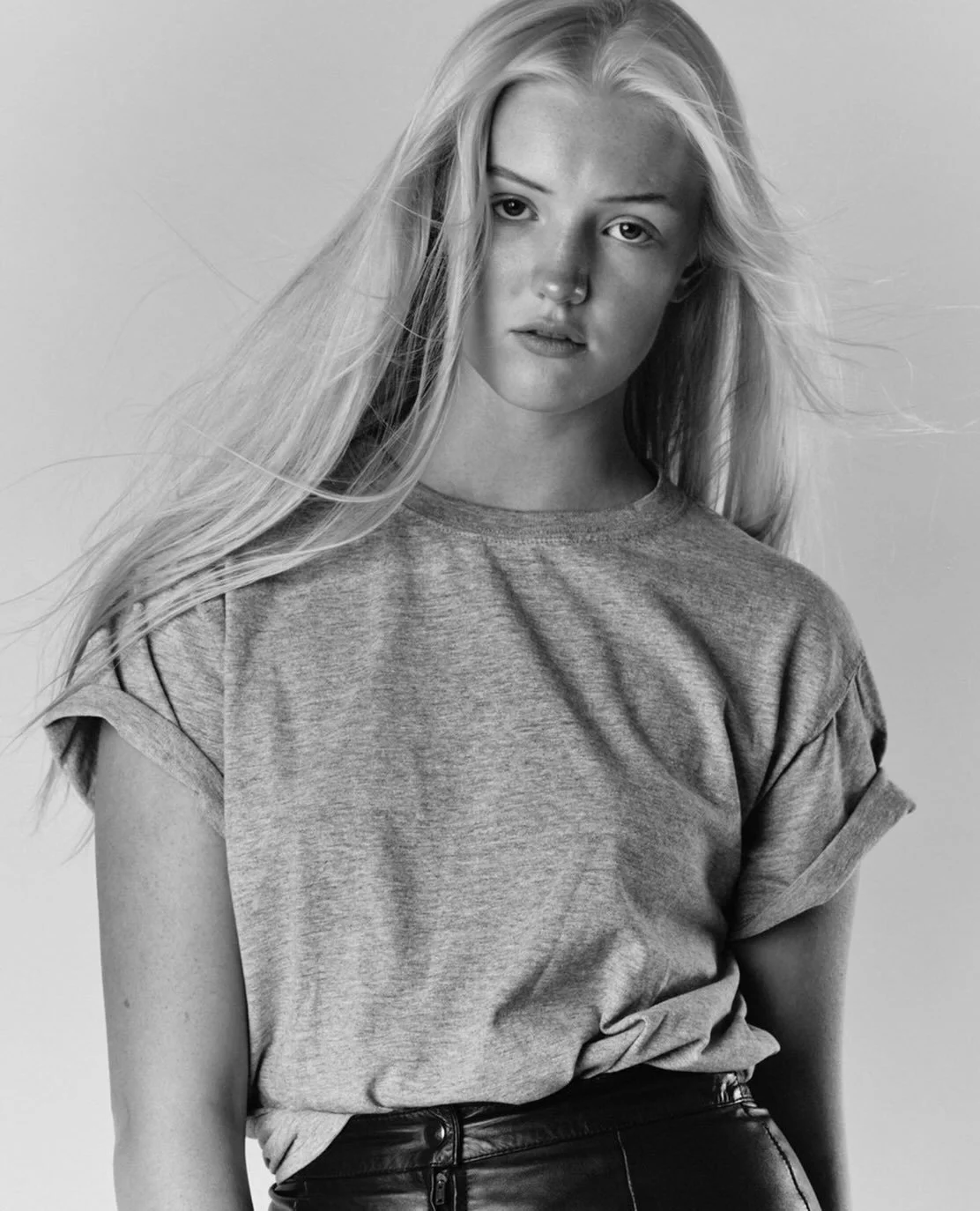 On-set with @josygraye &amp; @gustavojsoto_ x @mothermodeldevelopment &mdash; and @sydd.elaine