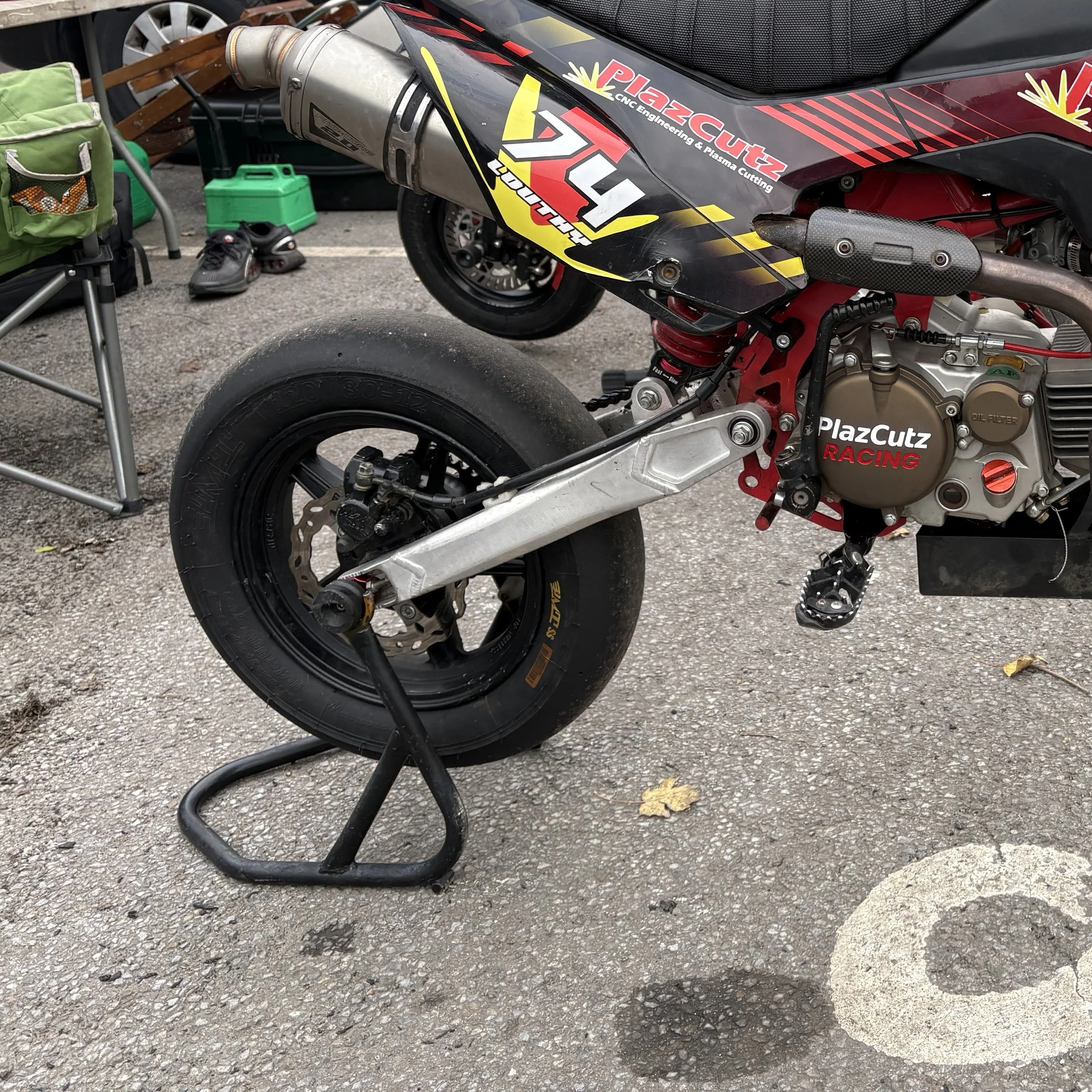 pitbike axle slider bobin for paddock stand 1.jpg