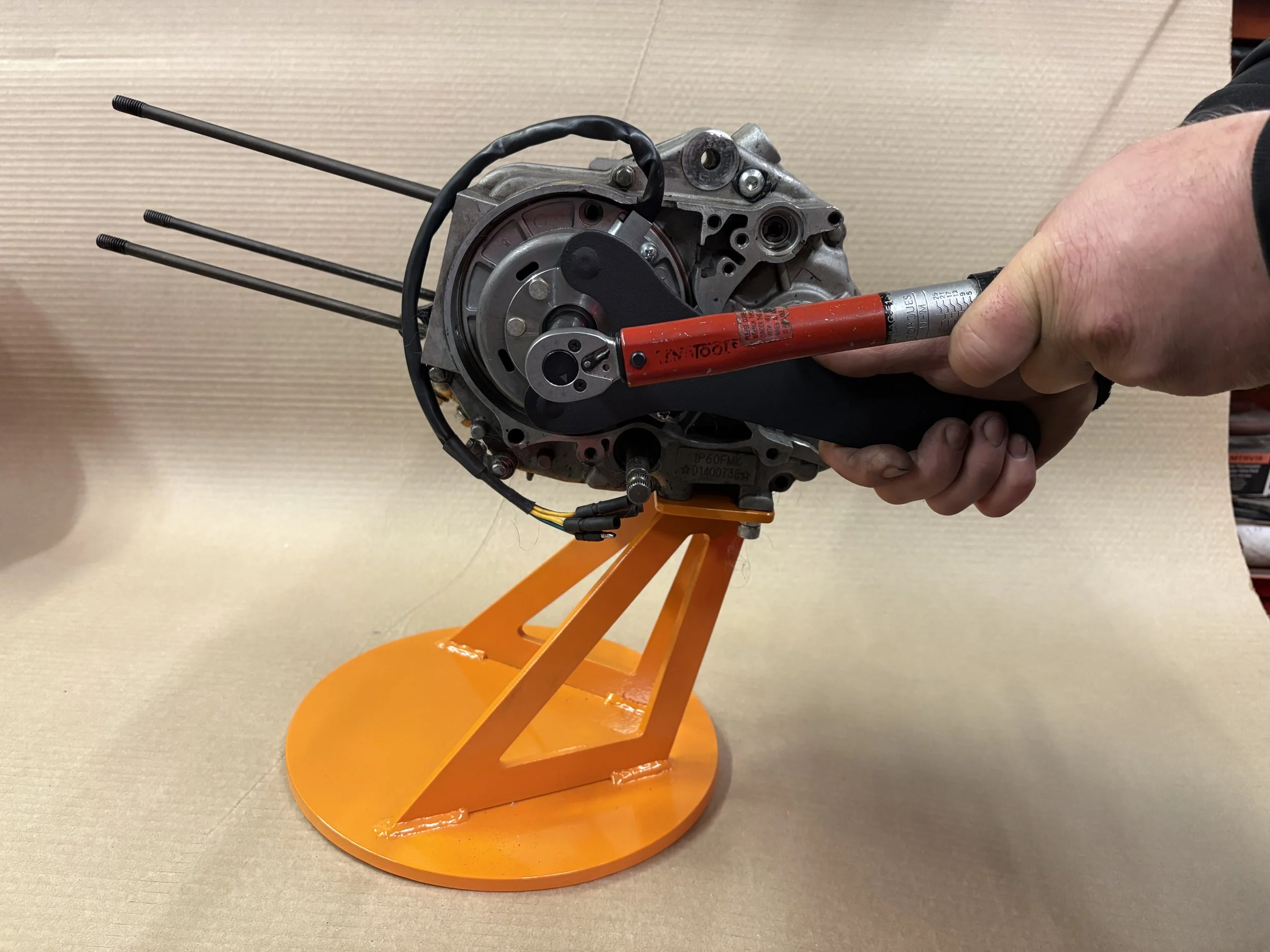 YX pitbike engine standard ignition flywheel holding tool 5.JPG