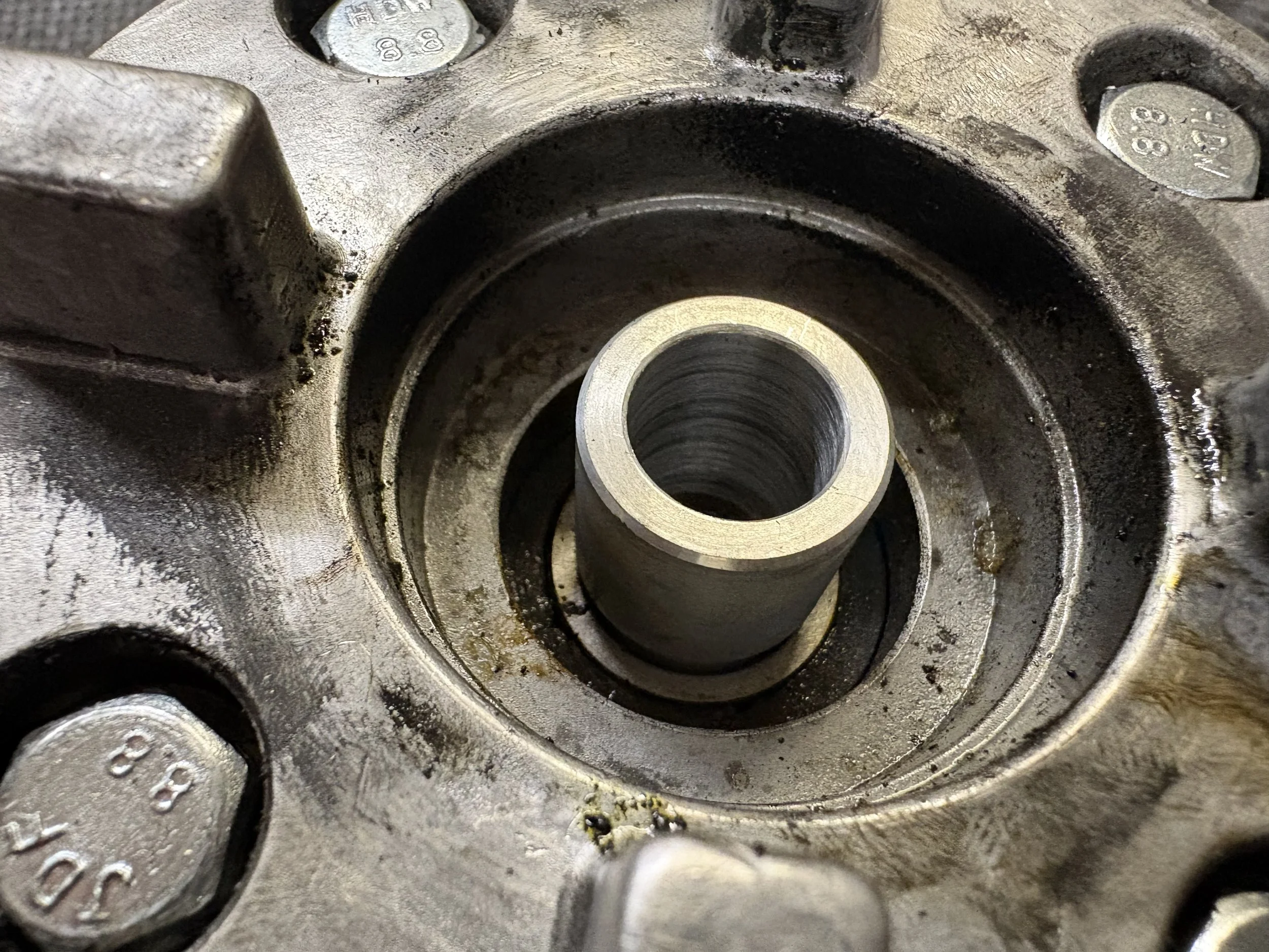 M2R SPROCKET CARRIER CAPTIVE BEARING SPACERS 7.JPG