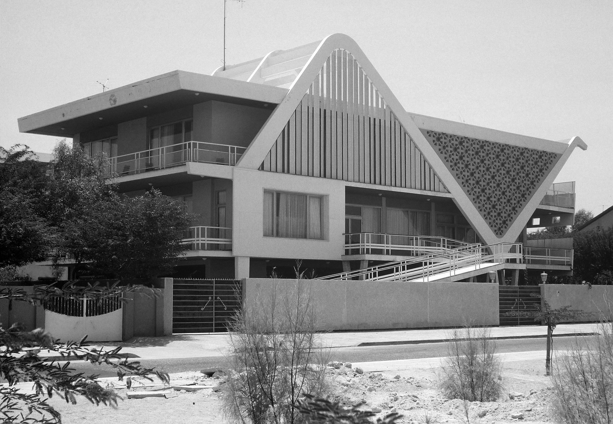 Suburban Homes in 1960s Kuwait (Ghazi Sultan)