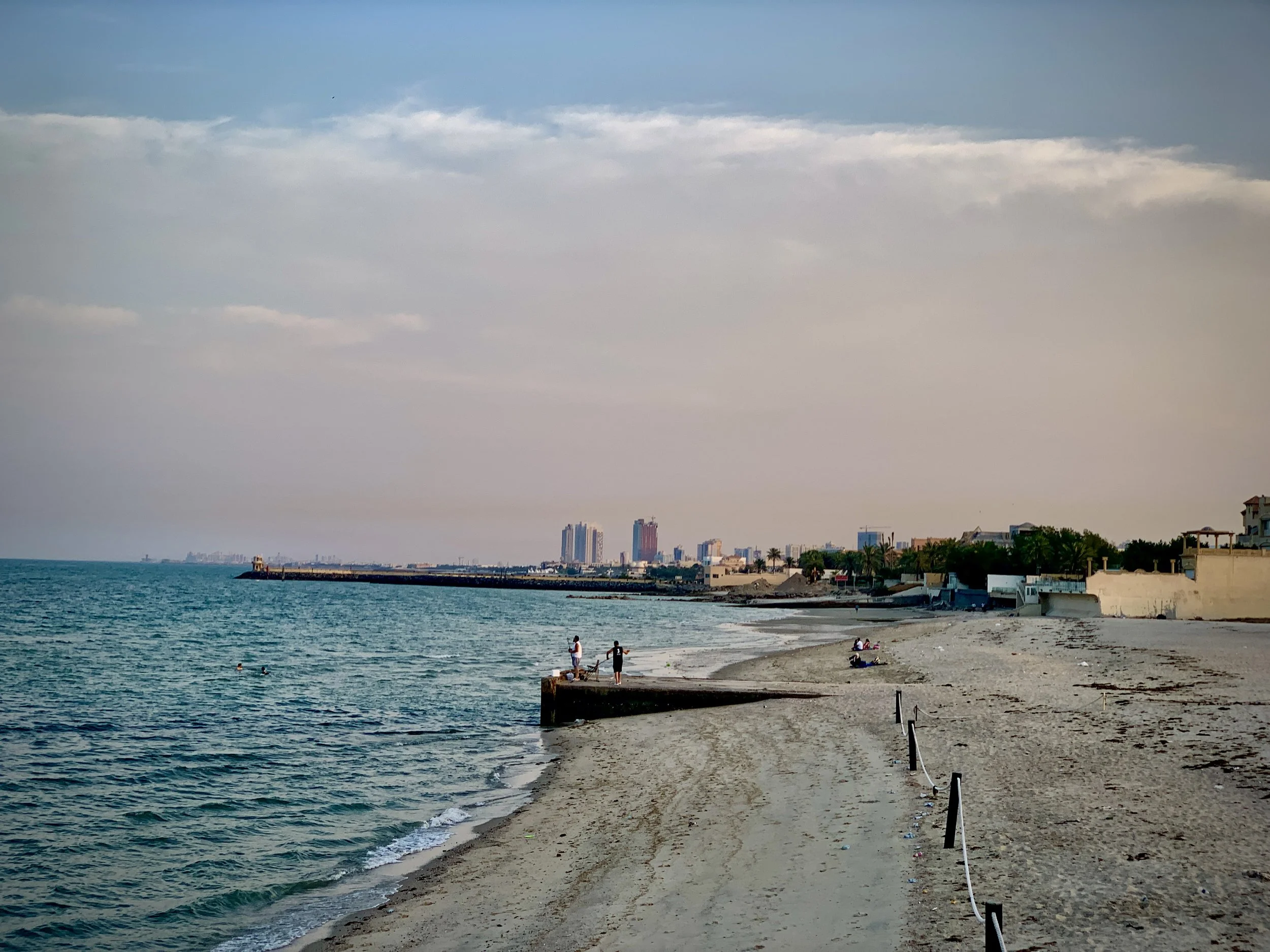 حين تلتقي الصحراء بالبحر
