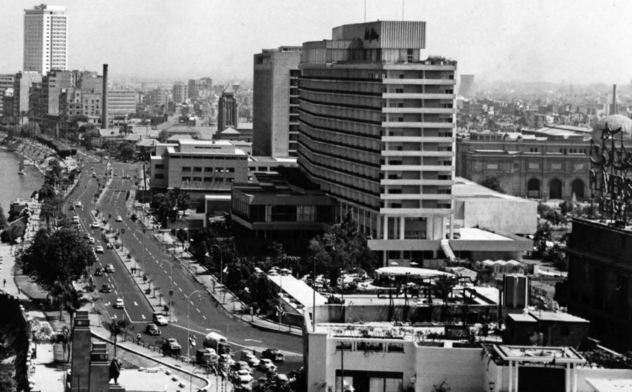 Hilton_and_cathedral1 1960s.jpg
