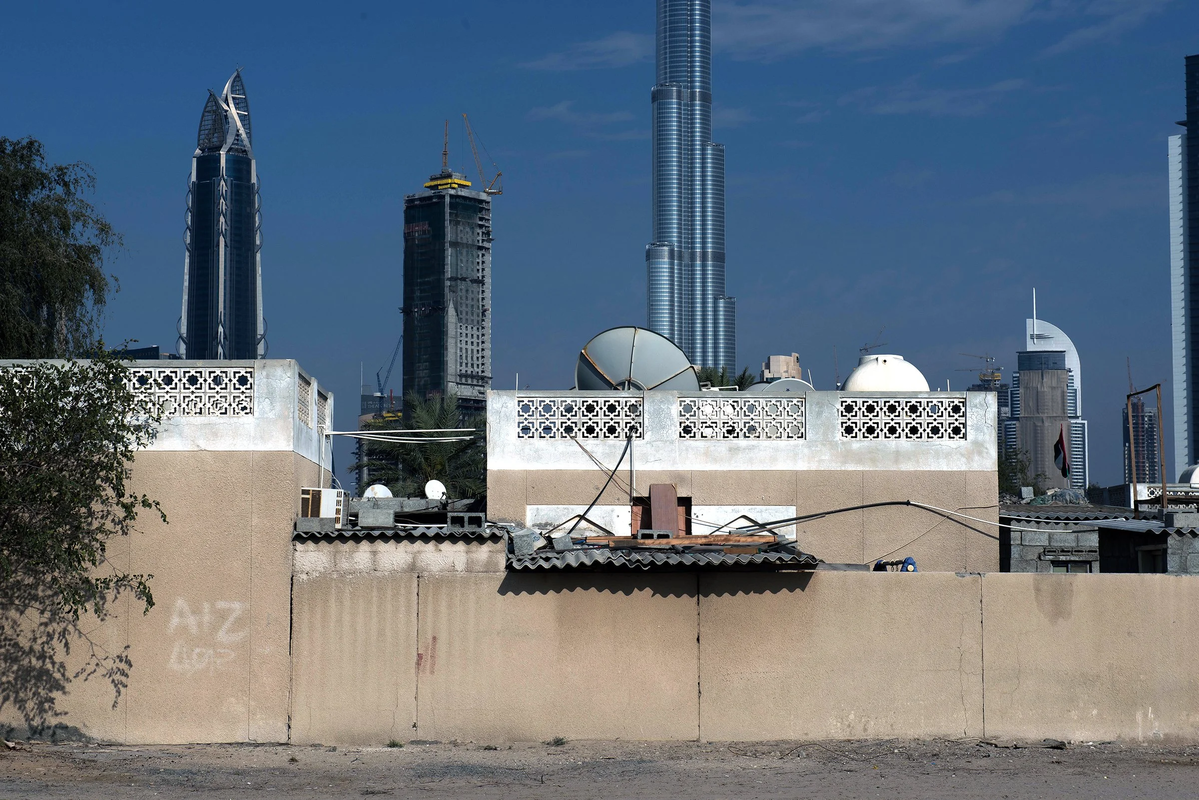 Dubai. Shorta