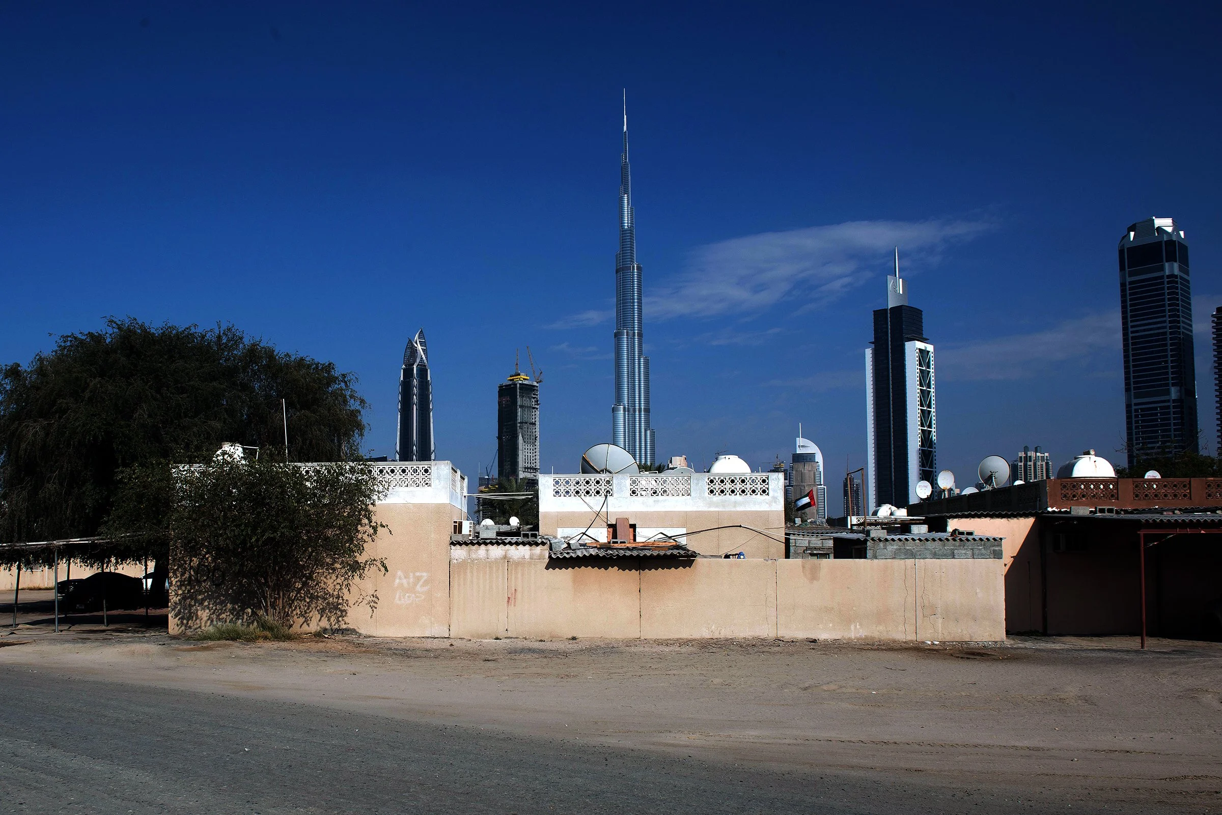 Dubai. Shorta