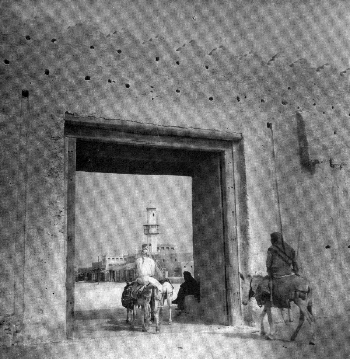 One of the many gateways to enter Old Kuwait. 1940s