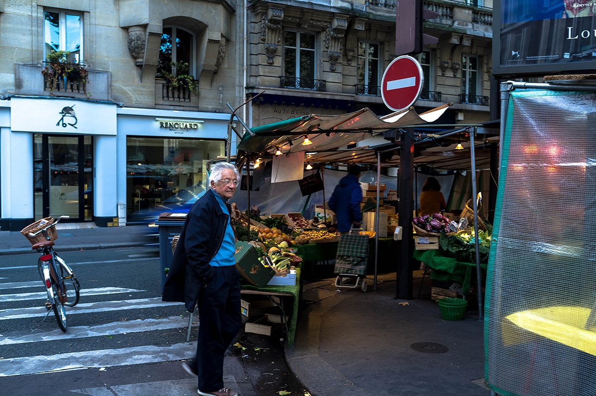 Farmers Market. Boulevard Raspeille. Paris
