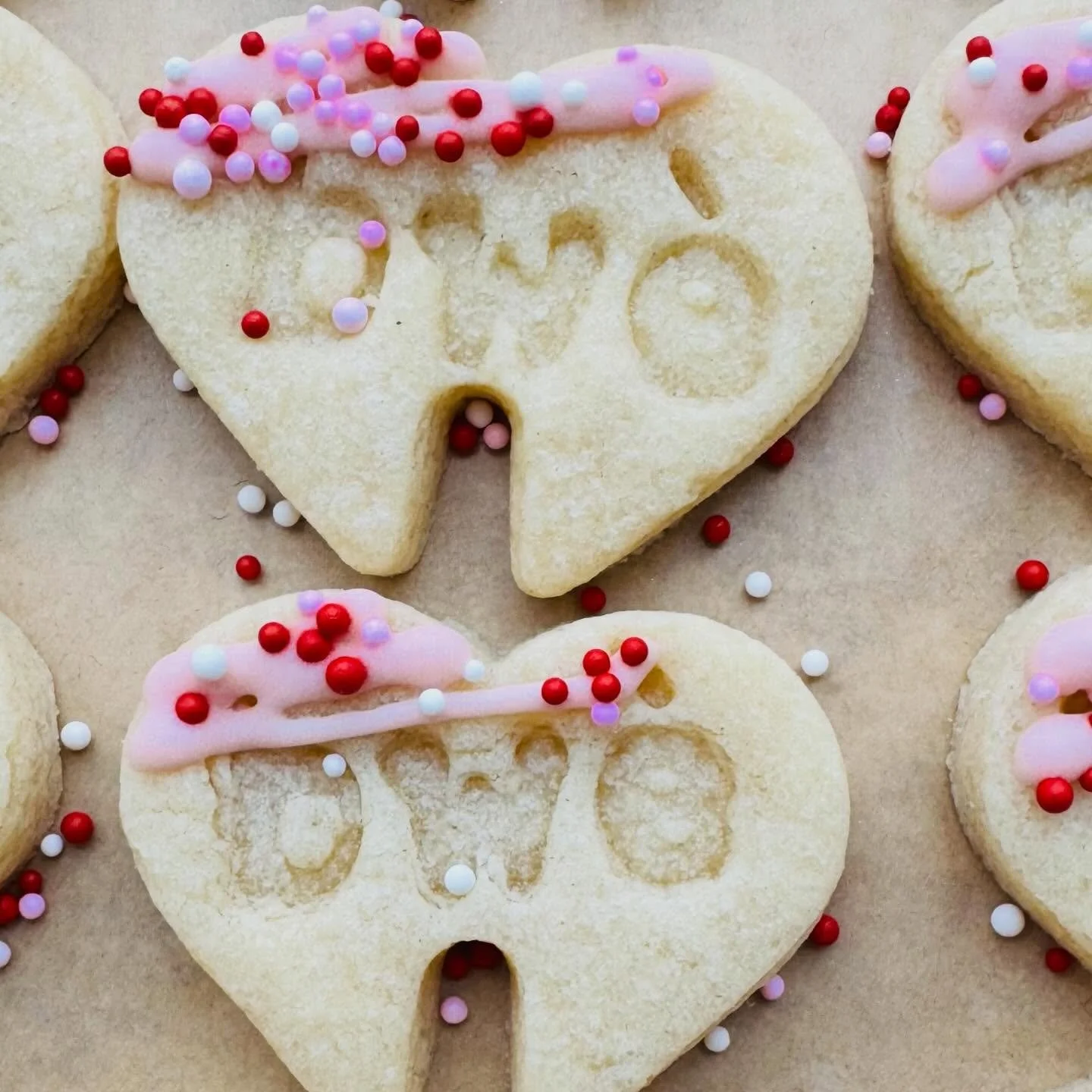 Ahhh&hellip;so long, January !!
We&rsquo;re excited to share what&rsquo;s been cooking up in our kitchen for the month of lurvvv. New yummy flavors, and a new perfect cookie pairing with @thelittleacornbakery.
See you tomorrow!! 🤎