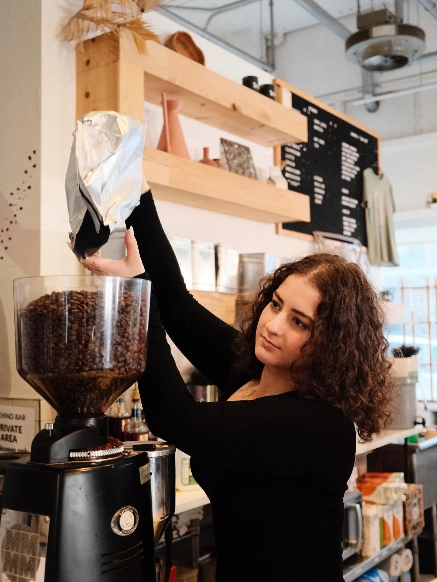 Happy Monday!
Enjoy the last few days of our Honey Rose Latte and Peppermint Mocha because we have a new seasonal coming out later this week 👀 ! 
📷: @ddowlett13