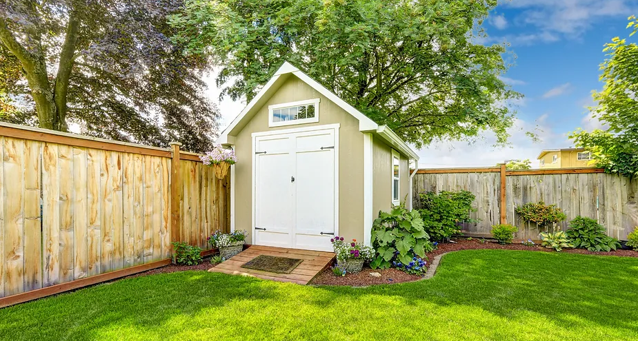 3 Ideas to Keep Your Outdoor Living Space Chic, Calming &amp; Clutter-Free