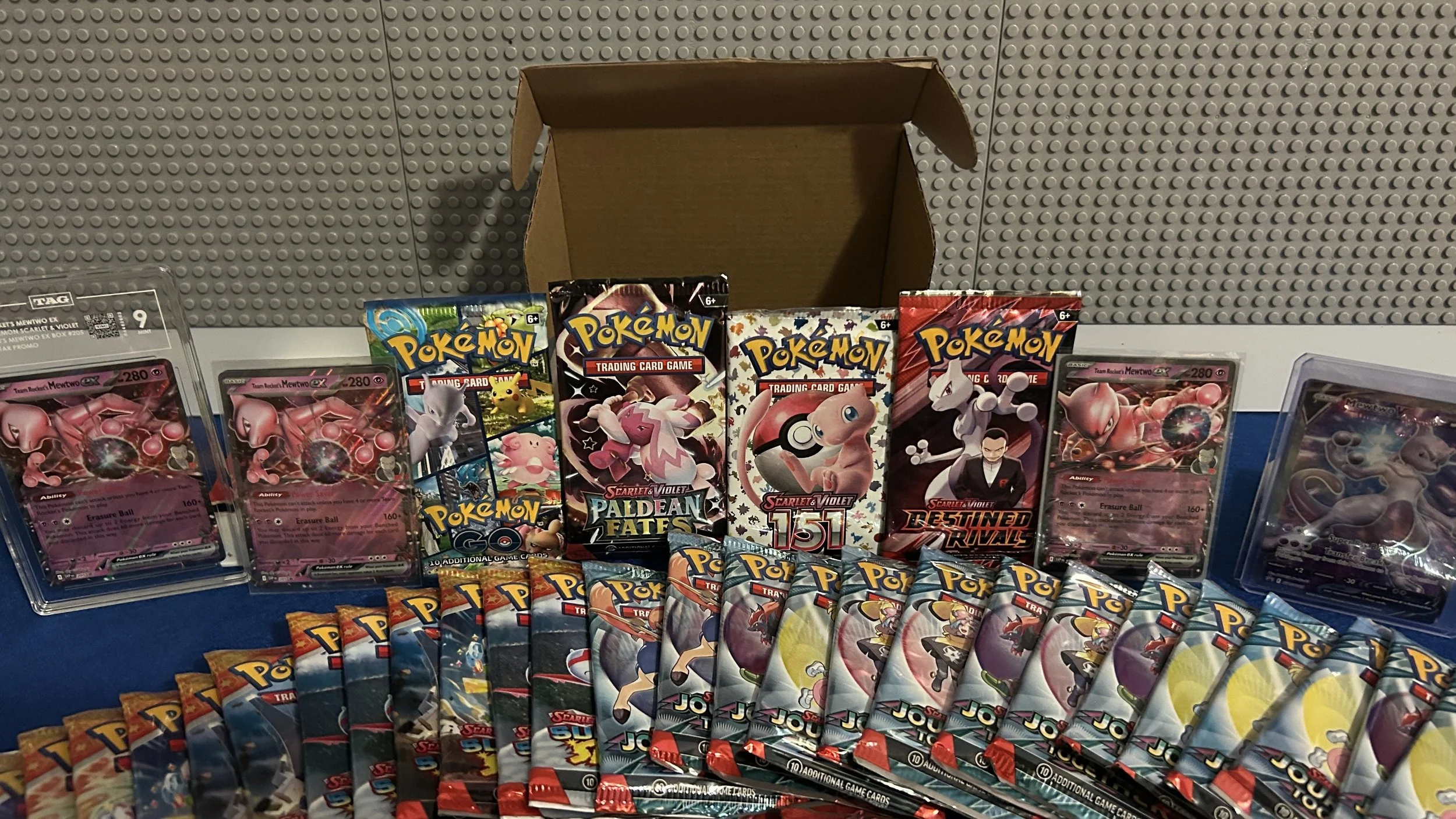 The Mew Vs. Mewtwo Variety Bundle