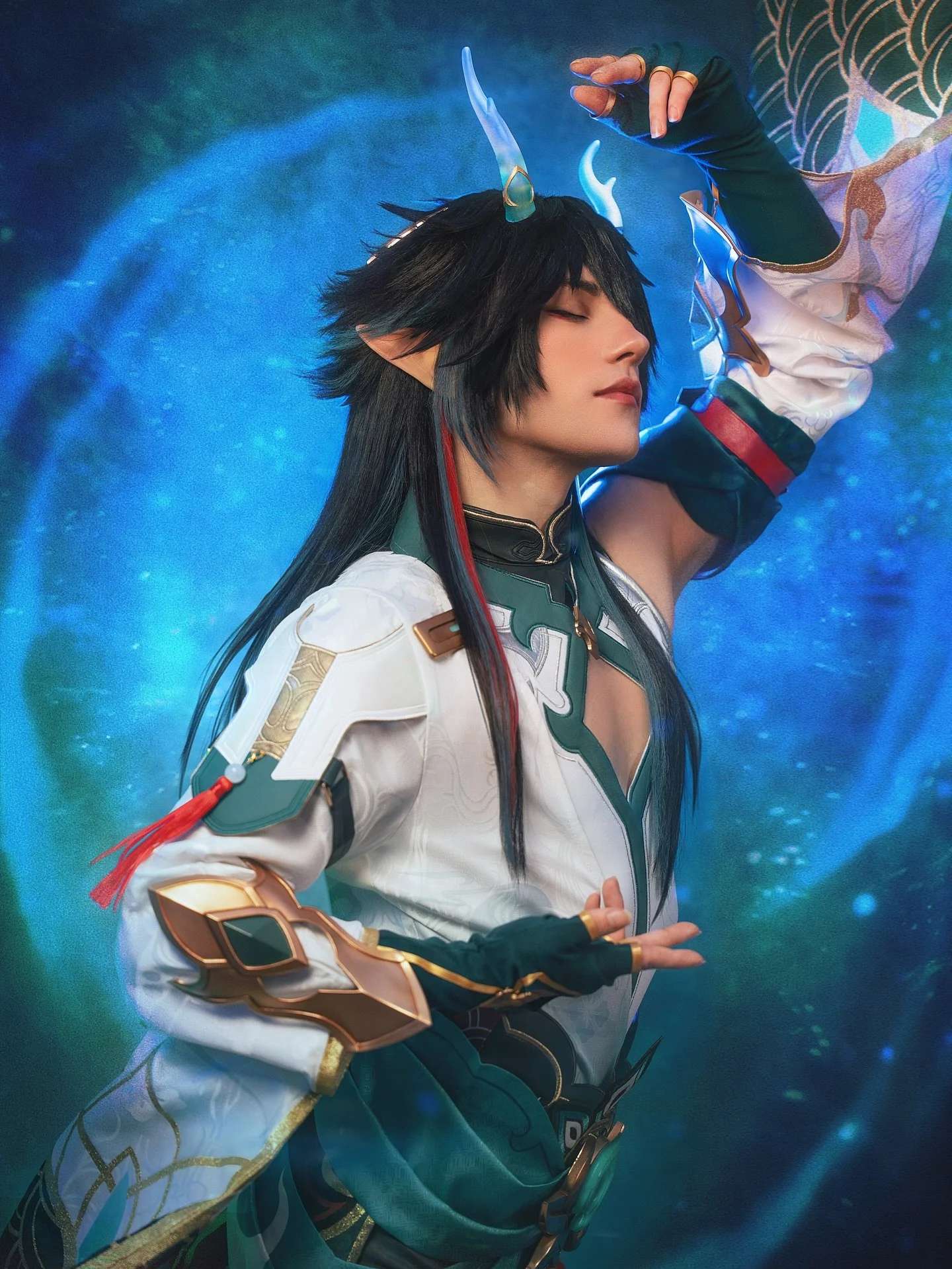 🌙 Surprise! Had the itch to cosplay him for a while and I finally got the time and motivation for it! Imbibitor Lunae from Honkai:Star rail, and my 4th honkai cosplay. His design is gorgeous, I couldn't resist 🙂&zwj;↕️
Currently working on a couple