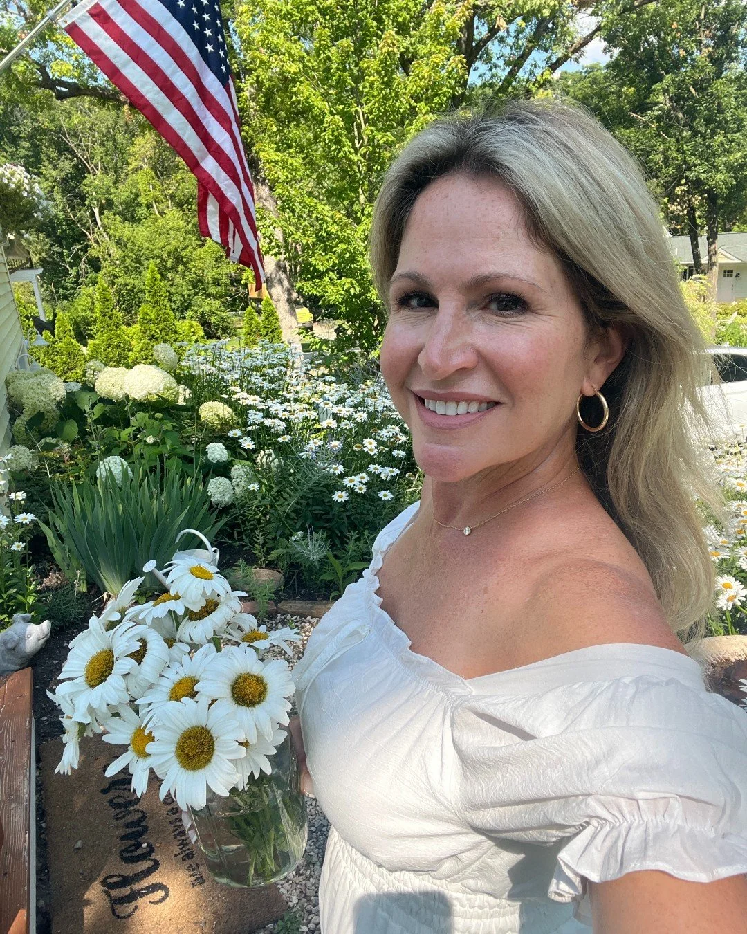 As we look ahead to America's 250th birthday, Stroll Scarsdale is inviting neighbors to share the stories that shaped their lives and this community. 🎉

Maybe it's a story about family, service, tradition, growing up in Arlington Heights, or what Am
