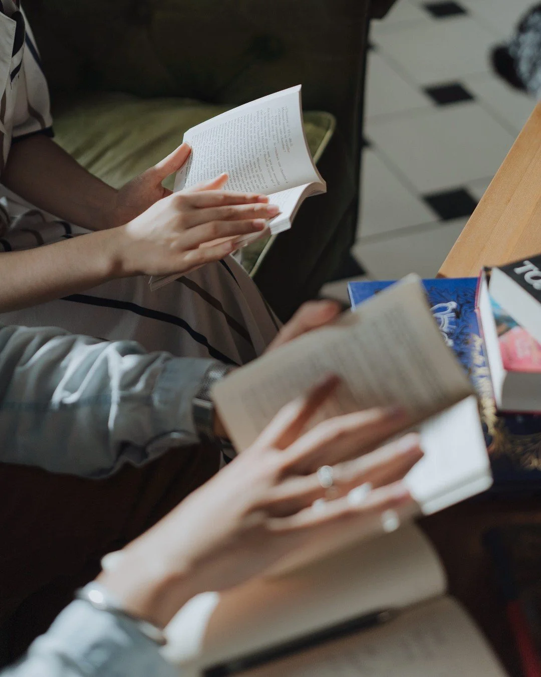 Calling all book lovers! 📚

Stroll Scarsdale is launching a new Book Club where neighbors can gather, share great stories, and enjoy meaningful conversations together. The first meeting will take place Tuesday, September 29th at 7 PM at Scout's Tale