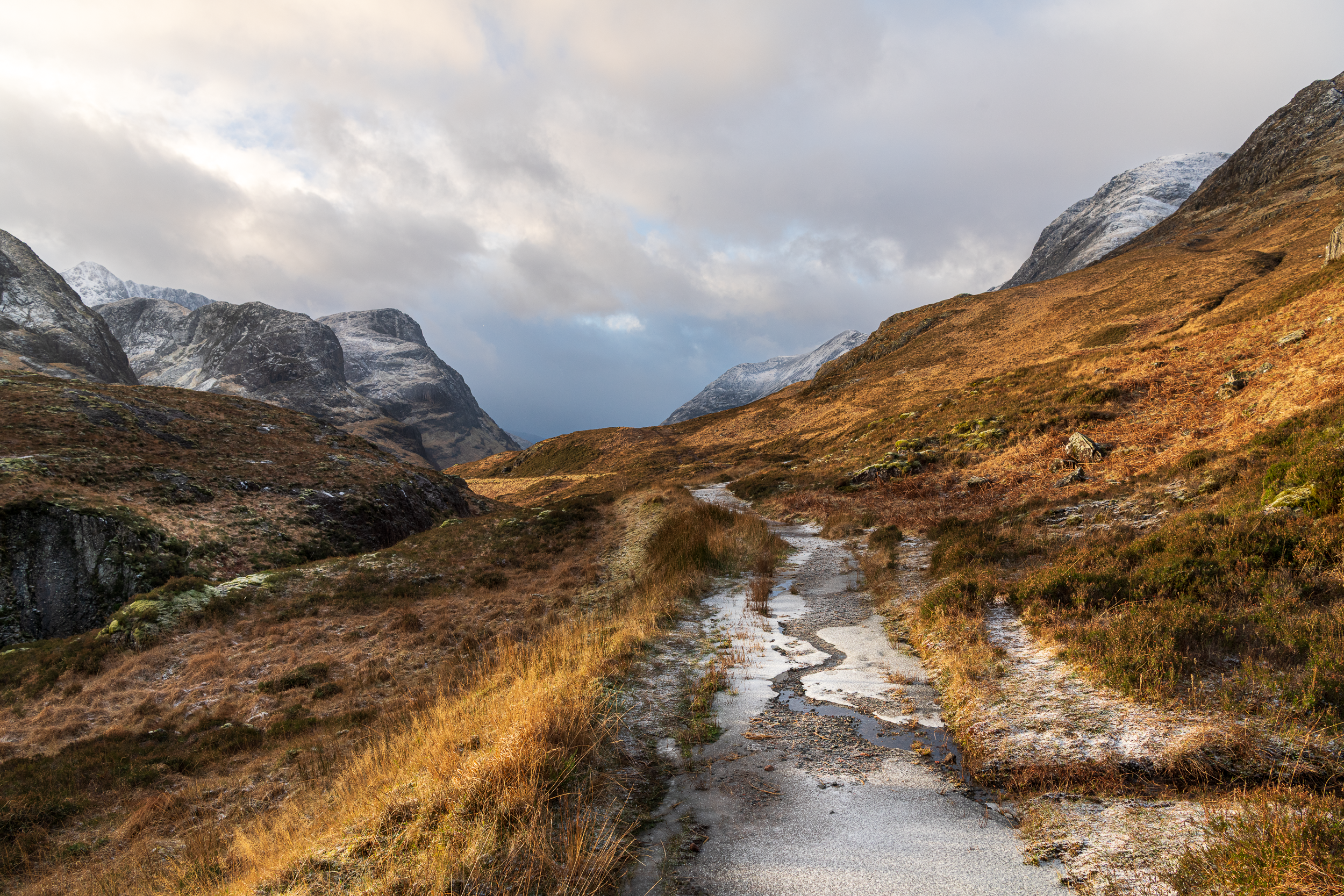 Glencoe - Winters path towards the Three Sisters
