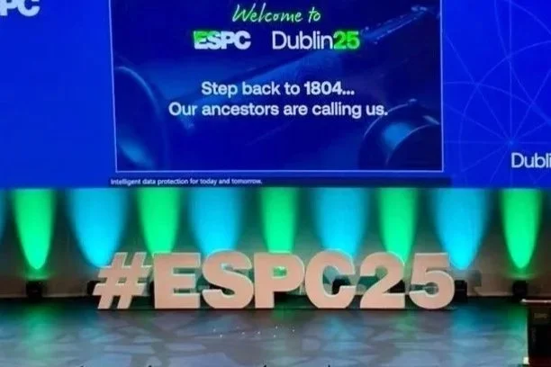 ESPC 25 - Giant stage lettering