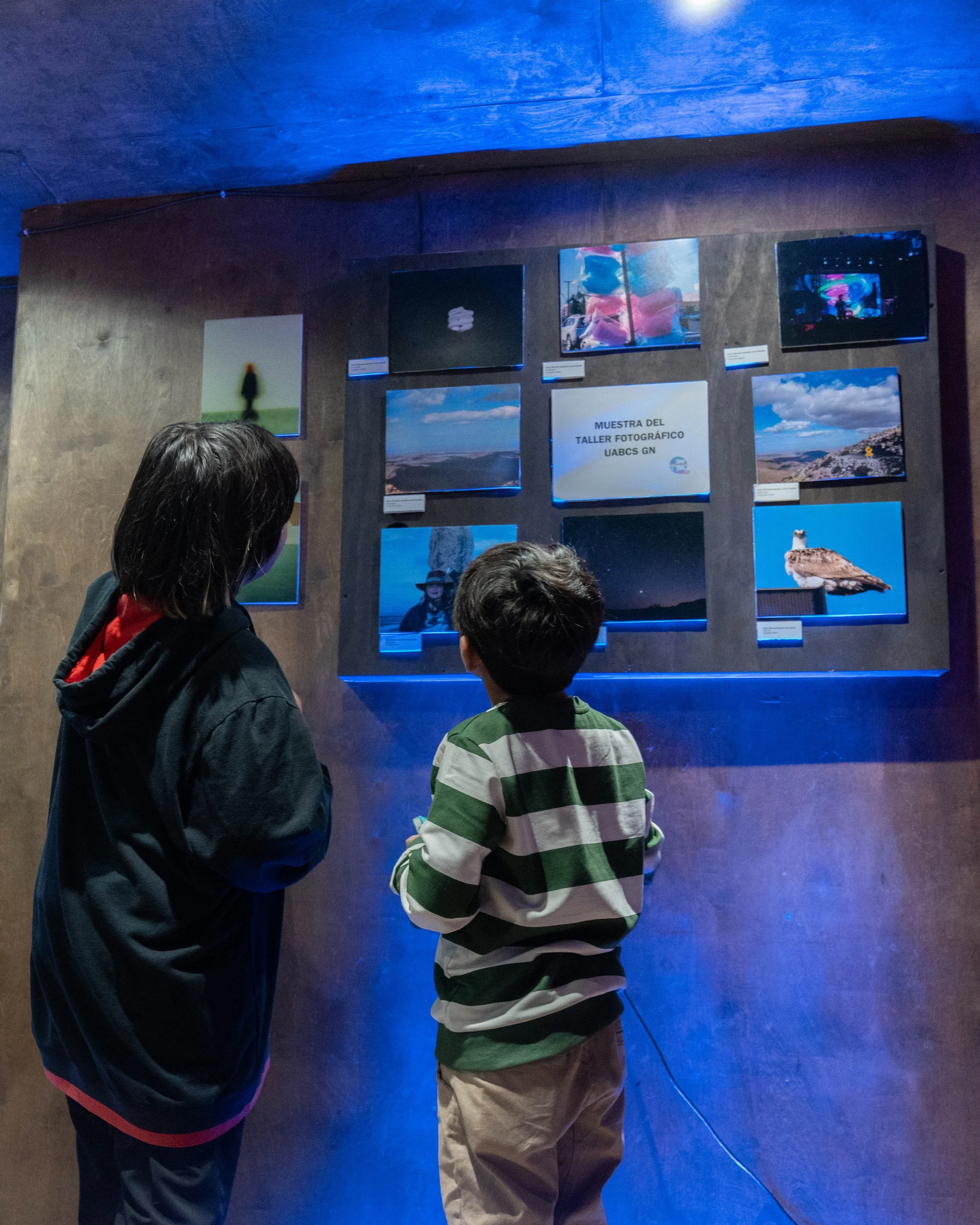 Niños participando en actividad educativa dentro del museo MUSAM.