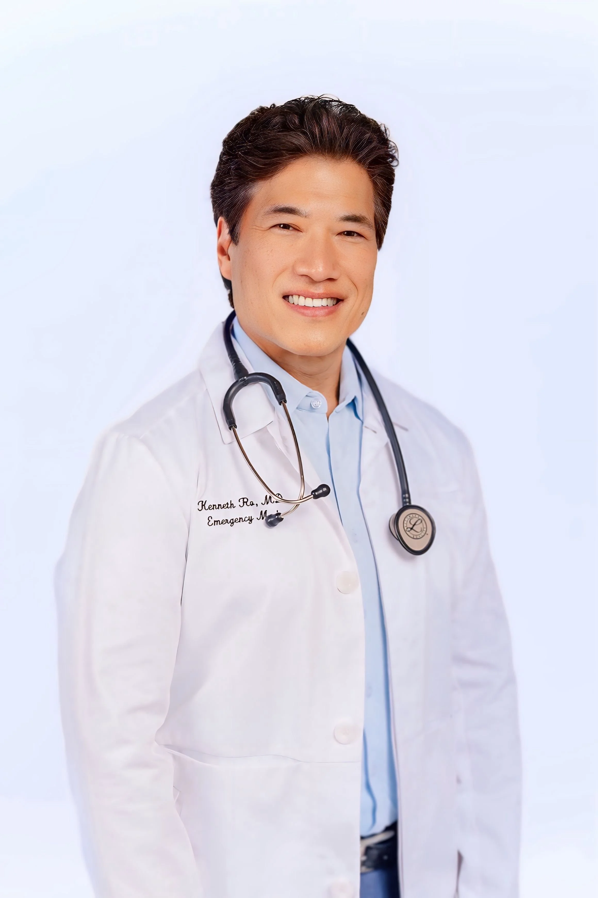 Dr. Kenneth Ro headshot with stethescope
