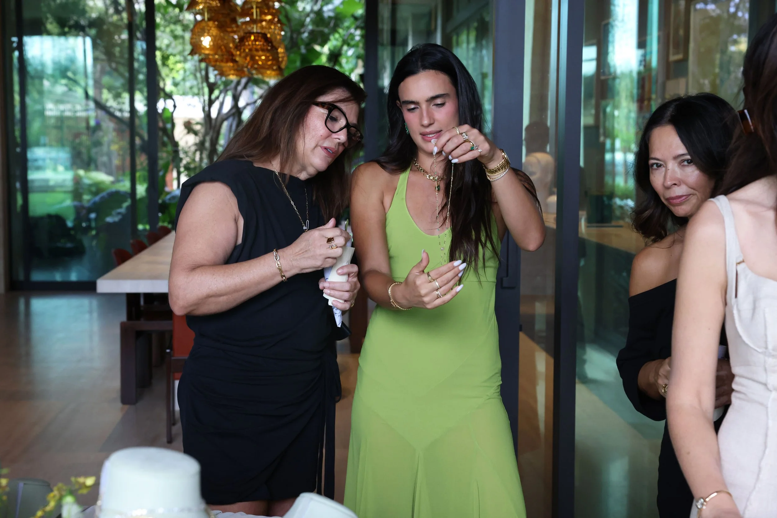 Guests enjoying jewelry132.jpg