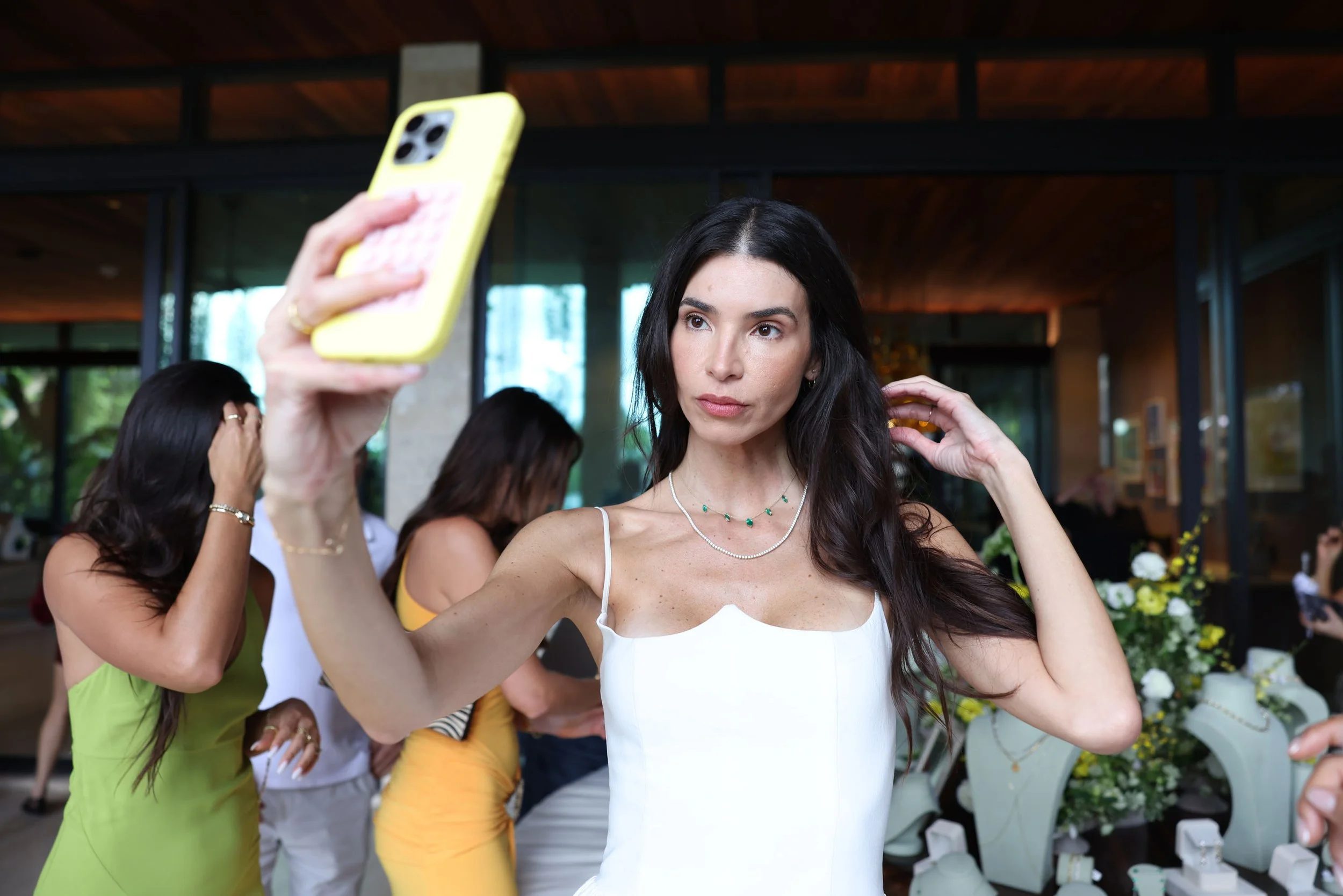 Guests enjoying jewelry167.jpg