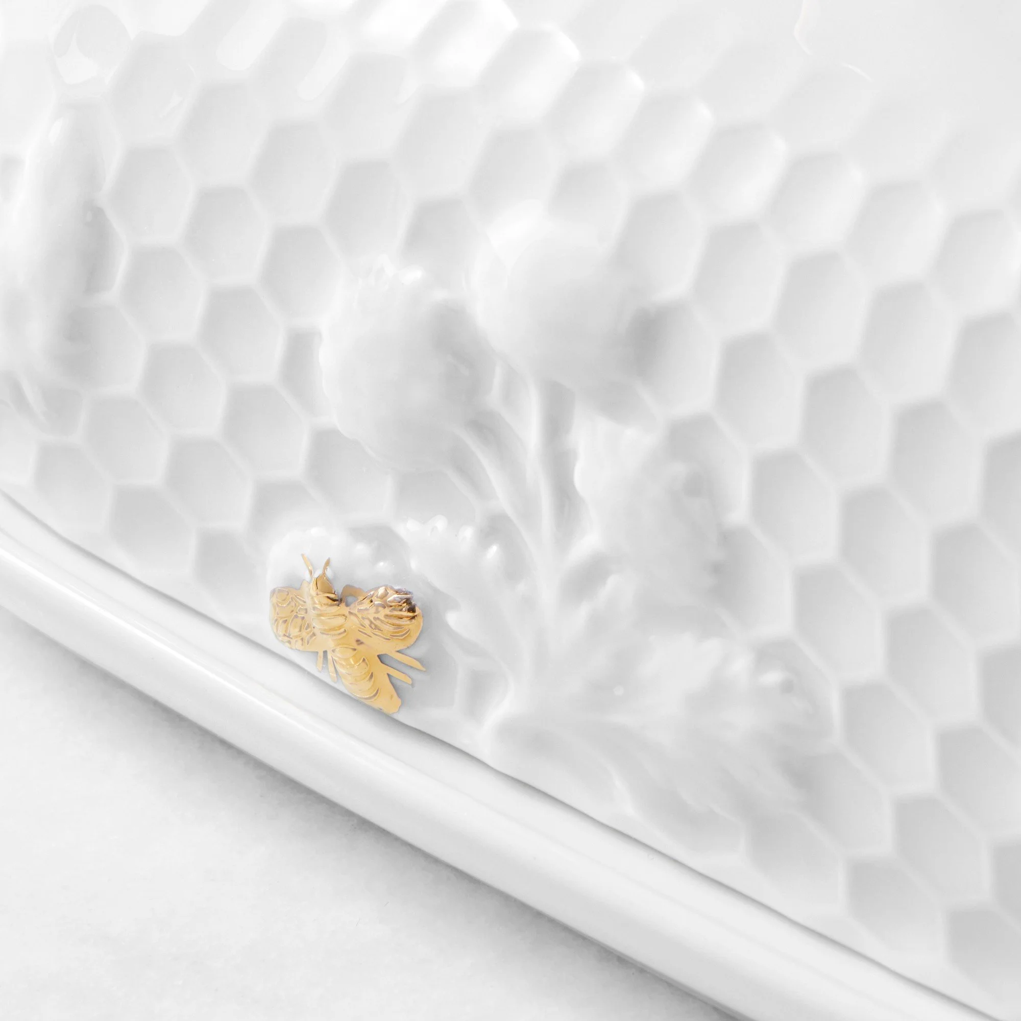 williams-sonoma-honeycomb-porcelain-figural-butter-dish-xl (1).jpg