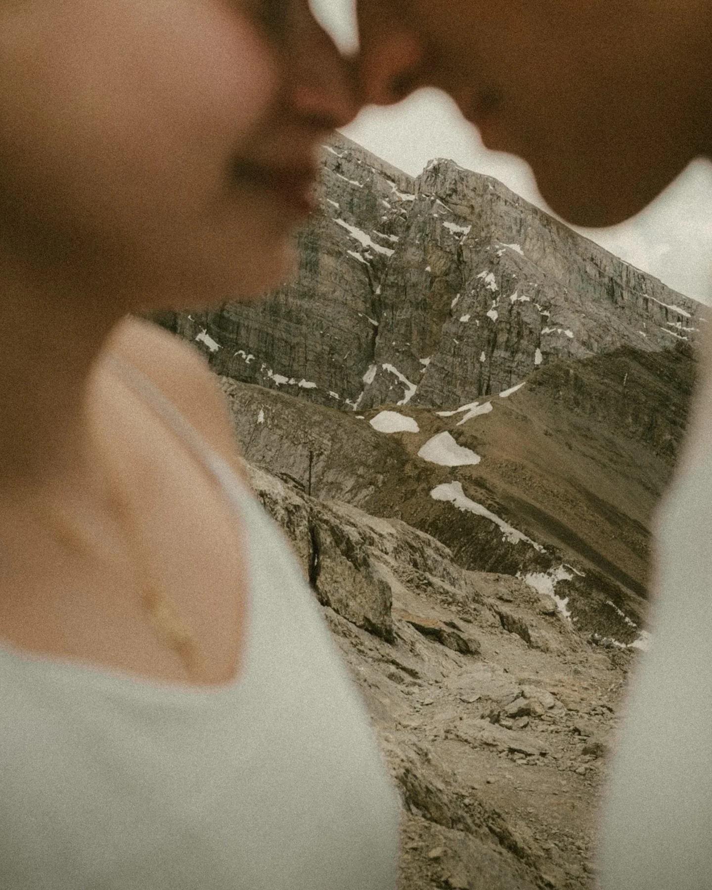 Somewhere between the stillness of the mountains and the softness of this moment
A &amp; C held each other a little tighter, and laughed a little louder. 🌲🤍
 
✨Ready to capture your own little adventure?
Book your couples session today link&rsquo;s