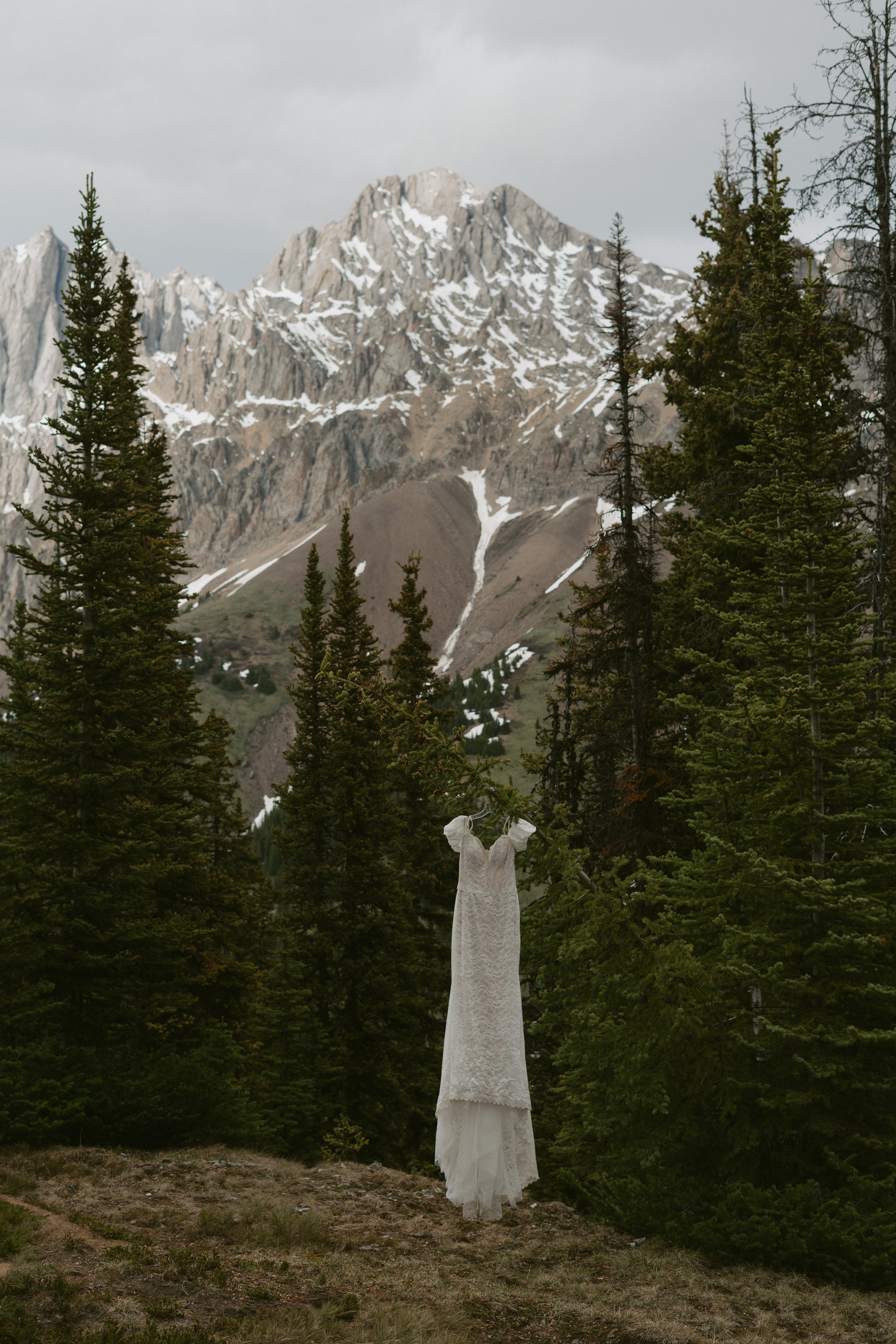 Kananaskis-hiking-elopement-elopement-photographer-banff-3.jpg